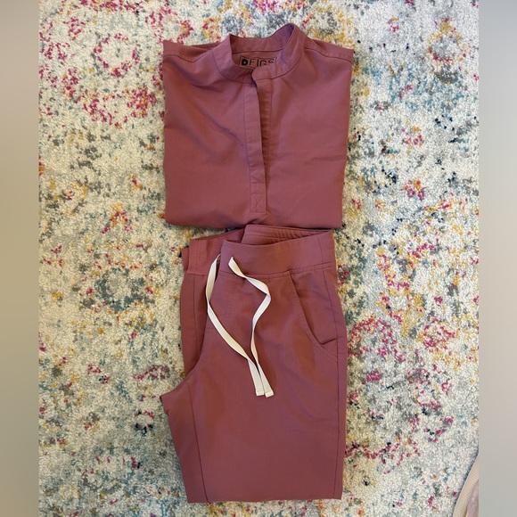 Figs mauve set (top and bottoms) - Picture 2 of 8